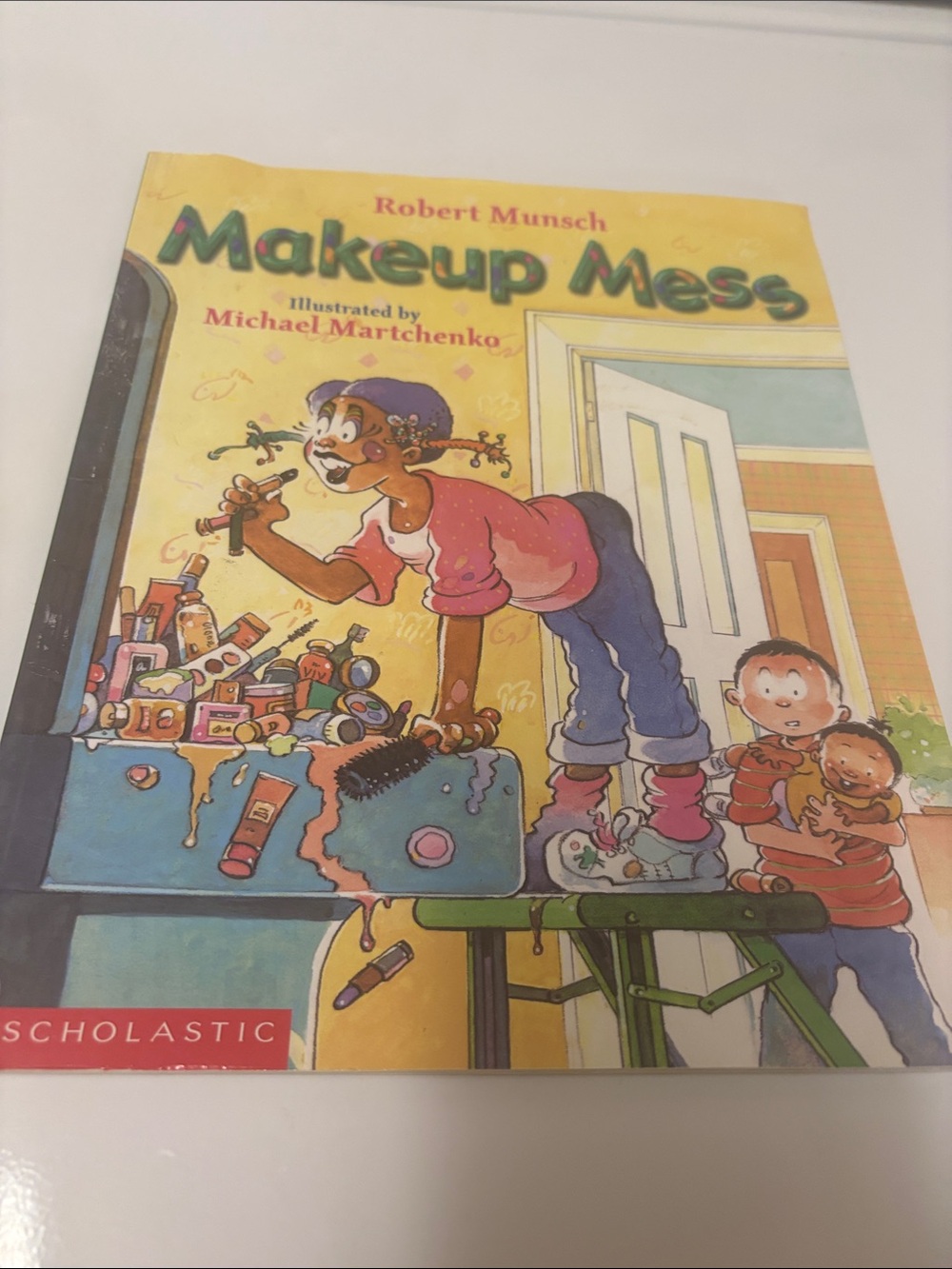 4/$20 Scholastic Makeup Mess Picture Book Robert Munsch